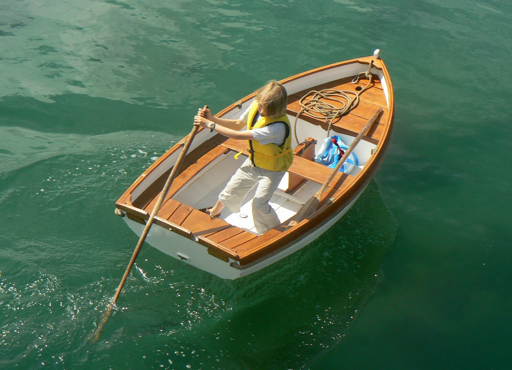 sailboat sculling oar